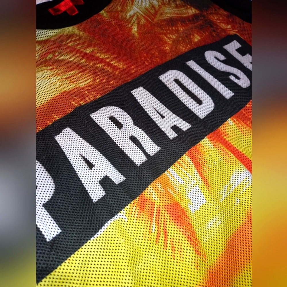 Hot Kiss brand "Paradise" mesh detail tee. Unisex size L